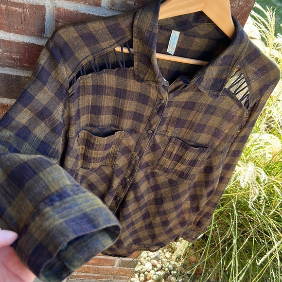FREE PEOPLE Ladies M Cut Out Check Print Hi-Lo Snap Button Front Blouse - Picture 6 of 10